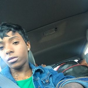 Meet your Posher, Alexis